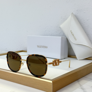 Valentino Crystal Vlogo Oval Luxury Eyewear Sunglasses VLS1745 Brown Valentino Crystal Vlogo Oval Luxury Eyewear Sunglasses VLS1745 Brown