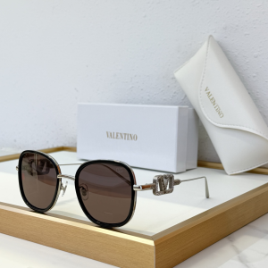 Valentino Crystal Vlogo Oval Luxury Eyewear Sunglasses VLS1745 Gray Valentino Crystal Vlogo Oval Luxury Eyewear Sunglasses VLS1745 Gray