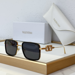 Valentino Crystal Vlogo Square Luxury Eyewear Sunglasses VLS1744 Black Valentino Crystal Vlogo Square Luxury Eyewear Sunglasses VLS1744 Black