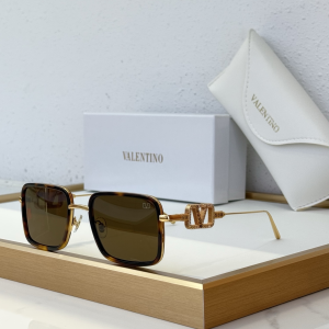 Valentino Crystal Vlogo Square Luxury Eyewear Sunglasses VLS1744 Brown Valentino Crystal Vlogo Square Luxury Eyewear Sunglasses VLS1744 Brown