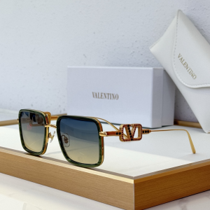 Valentino Crystal Vlogo Square Luxury Eyewear Sunglasses VLS1744 Green Valentino Crystal Vlogo Square Luxury Eyewear Sunglasses VLS1744 Green