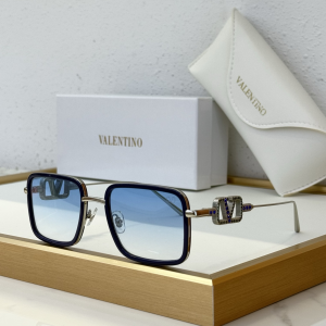Valentino Crystal Vlogo Square Luxury Eyewear Sunglasses VLS1744 Light Blue Valentino Crystal Vlogo Square Luxury Eyewear Sunglasses VLS1744 Light Blue