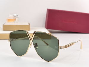 Valentino V Hexagon Luxury Eyewear Sunglasses VLS115C64 Green Valentino V Hexagon Luxury Eyewear Sunglasses VLS115C64 Green