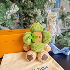 Charms Louis Vuitton My Vivienne Crochet Bag Charm Green Beige Cotton Charms Louis Vuitton My Vivienne Crochet Bag Charm Green Beige Cotton