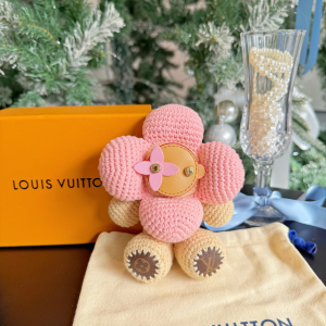 Charms Louis Vuitton My Vivienne Crochet Bag Charm Pink Beige Cotton Charms Louis Vuitton My Vivienne Crochet Bag Charm Pink Beige Cotton
