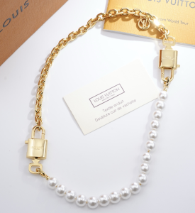 Louis Vuitton Padlock Pearls Choker Necklaces Louis Vuitton Padlock Pearls Choker Necklaces