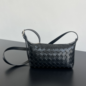 Bottega Veneta Traveler Phone Pouch Shoulder Crossbody Bag Black Calfskin Woven Leather Bottega Veneta Traveler Phone Pouch Shoulder Crossbody Bag Black Calfskin Woven Leather