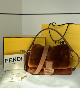 Fendi Mamma Baguette Medium Brown Shearling Shoulder Crossbody Bag Fendi Mamma Baguette Medium Brown Shearling Shoulder Crossbody Bag