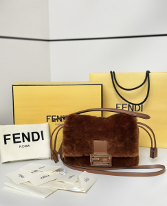 Fendi Mamma Baguette Small Brown Shearling Shoulder Crossbody Bag Fendi Mamma Baguette Small Brown Shearling Shoulder Crossbody Bag