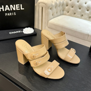 Chanel Turnlock CC Logo Heeled Leather Slides Sandals Beige MM Chanel Turnlock CC Logo Heeled Leather Slides Sandals Beige MM