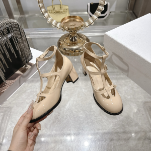 Dior Aime Dior Low Heel Pumps Beige Patent Calfskin 40MM Dior Aime Dior Low Heel Pumps Beige Patent Calfskin 40MM