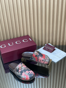 Gucci Lug Sole Flat Mules Pink Black camouflage soft GG Monogram coated fabric Gucci Lug Sole Flat Mules Pink Black camouflage soft GG Monogram coated fabric