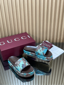 Gucci Lug Sole Slide Sandals Blue camouflage soft GG Monogram coated fabric Gucci Lug Sole Slide Sandals Blue camouflage soft GG Monogram coated fabric