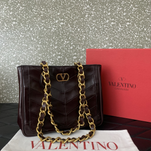 Valentino Small Laseine Shopping Bag Burgundy Nappa Leather With Chevron Pattern Valentino Small Laseine Shopping Bag Burgundy Nappa Leather With Chevron Pattern