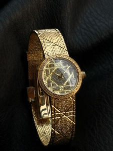 Dior La D De Dior Satine Milanese Mesh Bracelet Watch Gold 25MM Dior La D De Dior Satine Milanese Mesh Bracelet Watch Gold 25MM