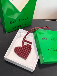 Charms Bottega Veneta Red Woven Leather Heart Bag Charms Charms Bottega Veneta Red Woven Leather Heart Bag Charms