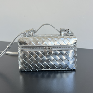 Bottega Veneta Vanity Case on Strap Shoulder Bag Silver Intrecciato Leather Bottega Veneta Vanity Case on Strap Shoulder Bag Silver Intrecciato Leather