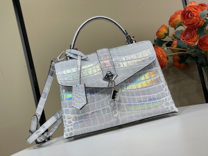 Louis Vuitton Rose Des Vents Medium Silver Crocodile Embossed Leather Shoulder Crossbody Bag Louis Vuitton Rose Des Vents Medium Silver Crocodile Embossed Leather Shoulder Crossbody Bag