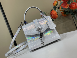 Louis Vuitton Rose Des Vents Mini Silver Crocodile Embossed Leather Shoulder Crossbody Bag Louis Vuitton Rose Des Vents Mini Silver Crocodile Embossed Leather Shoulder Crossbody Bag