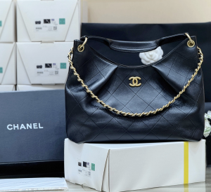 Chanel Vip Medium Hobo Shoulder Bag Black Quilted Calfskin Leather Chanel Vip Medium Hobo Shoulder Bag Black Quilted Calfskin Leather