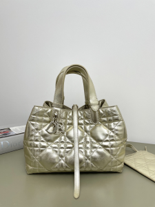 Dior Medium Dior Toujours Vertical Tote Shoulder Bag Gold Metallic Crinkled Calfskin Dior Medium Dior Toujours Vertical Tote Shoulder Bag Gold Metallic Crinkled Calfskin