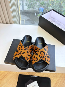 Fendi Leopard Printed Horse Hair Flat Sandals Brown Fendi Leopard Printed Horse Hair Flat Sandals Brown