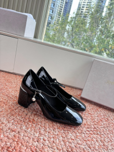 Jimmy Choo Black Patent Leather Pumps with Strap Jimmy Choo Black Patent Leather Pumps with Strap