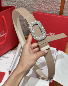 Roger Vivier Crystal Pearls Buckle Gray Leather Belt 30MM Roger Vivier Crystal Pearls Buckle Gray Leather Belt 30MM