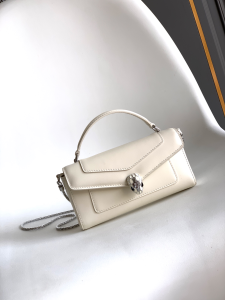 Bvlgari Bulgari Serpenti Forever Phone Case Chain Crossbody Bag White Calf Leather Bvlgari Bulgari Serpenti Forever Phone Case Chain Crossbody Bag White Calf Leather