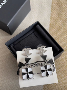 Chanel Coco Mark Cube Earrings Black White Chanel Coco Mark Cube Earrings Black White