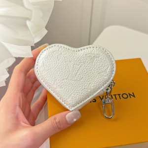 Louis Vuitton White Monogram Leather Heart Coin Purse Louis Vuitton White Monogram Leather Heart Coin Purse
