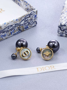 Dior Tribales Earrings Deep Gray Pearls and Tahiti Mother of Pearl Dior Tribales Earrings Deep Gray Pearls and Tahiti Mother of Pearl