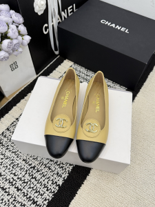 Chanel CC Logo Beige Calf Leather Ballet Flats Chanel CC Logo Beige Calf Leather Ballet Flats