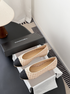 Chanel CC Logo Beige Tweed Ballet Flats Chanel CC Logo Beige Tweed Ballet Flats