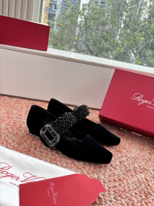 Roger Vivier Belle Vivier Mary Janes Velvet Pumps Black Roger Vivier Belle Vivier Mary Janes Velvet Pumps Black