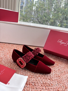 Roger Vivier Belle Vivier Mary Janes Velvet Pumps Red Roger Vivier Belle Vivier Mary Janes Velvet Pumps Red