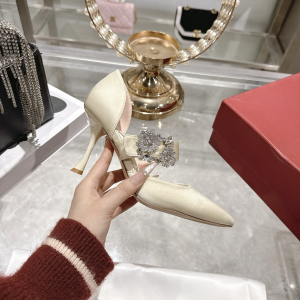 Roger Vivier Mini Bouquet Babies Dorsay Satin Pumps White 85MM Roger Vivier Mini Bouquet Babies Dorsay Satin Pumps White 85MM