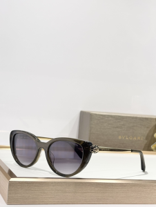 Bvlgari Bulgari Oval Luxury Eyewear Sunglasses BV40067I Gray Bvlgari Bulgari Oval Luxury Eyewear Sunglasses BV40067I Gray