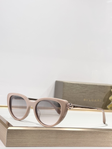 Bvlgari Bulgari Oval Luxury Eyewear Sunglasses BV40067I Pink Bvlgari Bulgari Oval Luxury Eyewear Sunglasses BV40067I Pink