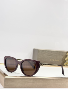 Bvlgari Bulgari Oval Luxury Eyewear Sunglasses BV40067I Red Bvlgari Bulgari Oval Luxury Eyewear Sunglasses BV40067I Red