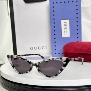 Gucci Luxury Eyewear Sunglasses GG0708 Black White Gucci Luxury Eyewear Sunglasses GG0708 Black White