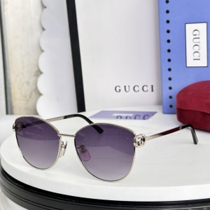 Gucci Specialized Fit Butterfly Luxury Eyewear Sunglasses GG2049O Blue Gucci Specialized Fit Butterfly Luxury Eyewear Sunglasses GG2049O Blue