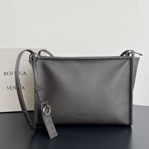 Bottega Veneta Corriere Messenger Gray Leather Crossbody Bag Bottega Veneta Corriere Messenger Gray Leather Crossbody Bag