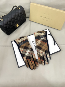 Burberry Brown Black Check Glove