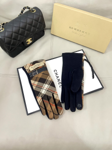 Burberry Brown Black Check Glove