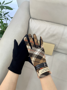 Burberry Brown Black Check Glove