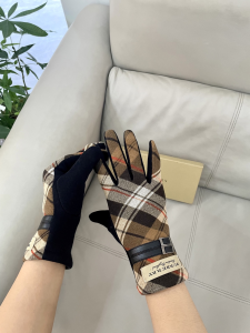 Burberry Brown Black Check Glove
