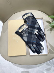 Burberry Gray White Check Glove
