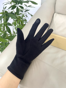Burberry Gray White Check Glove