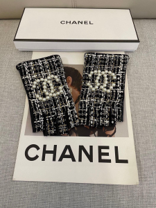 Chanel Pearl CC logo Tweed Fingerless Glove